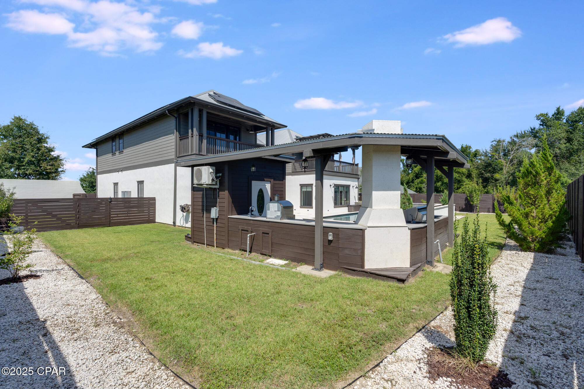 Listing photo id 75 for 158 Lake Merial Boulevard