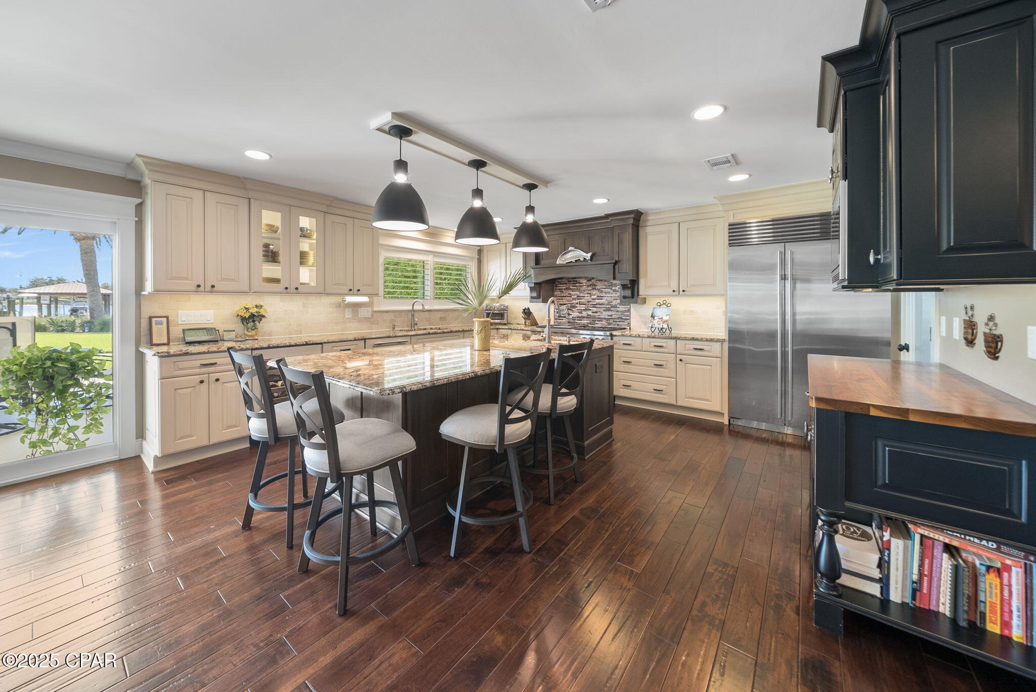 Listing photo id 10 for 3045 30th Court