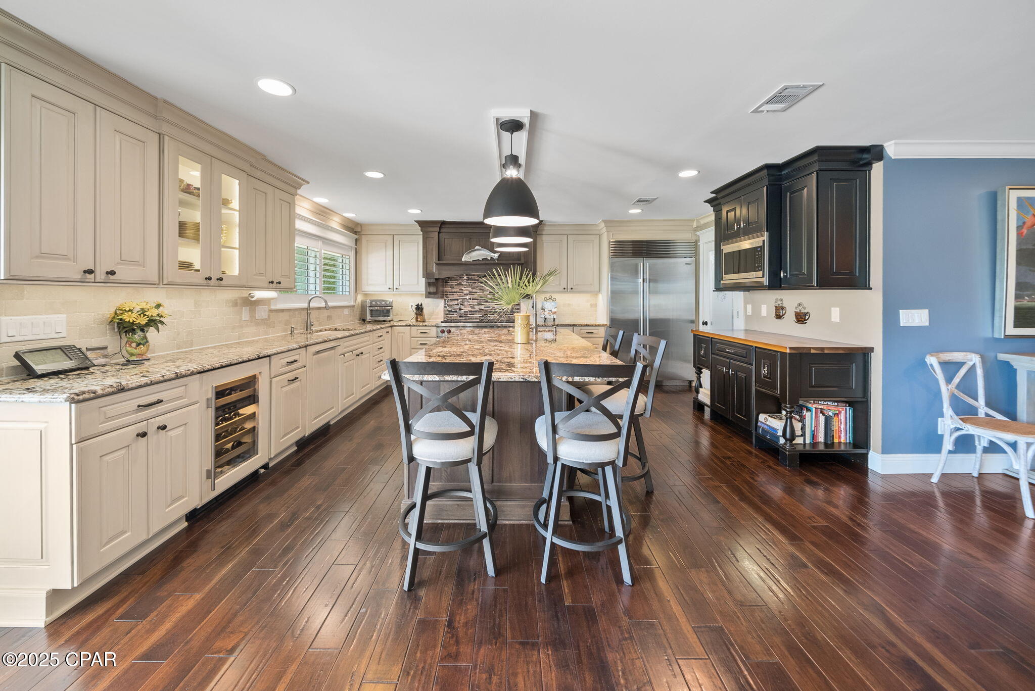 Listing photo id 11 for 3045 30th Court