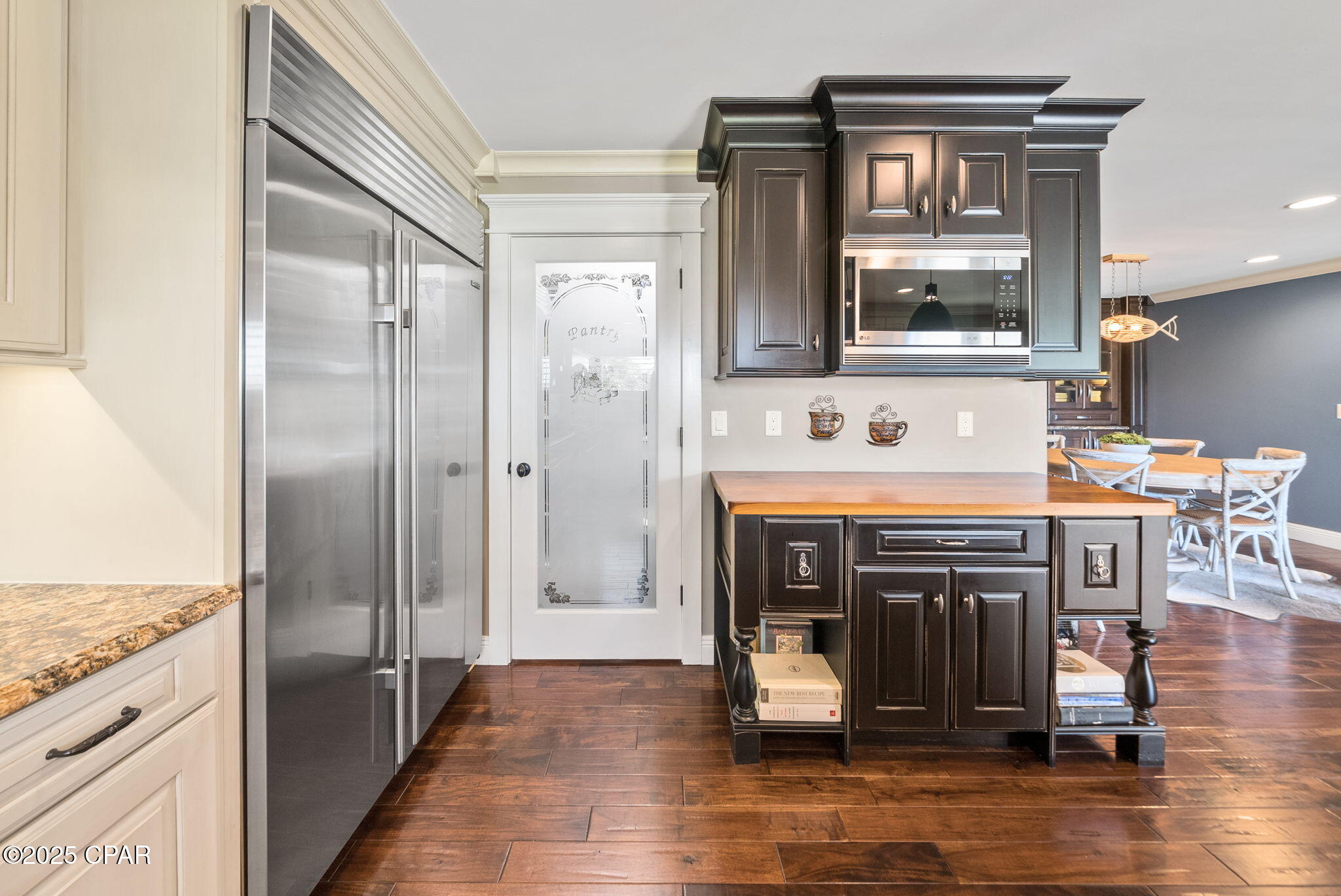 Listing photo id 15 for 3045 30th Court