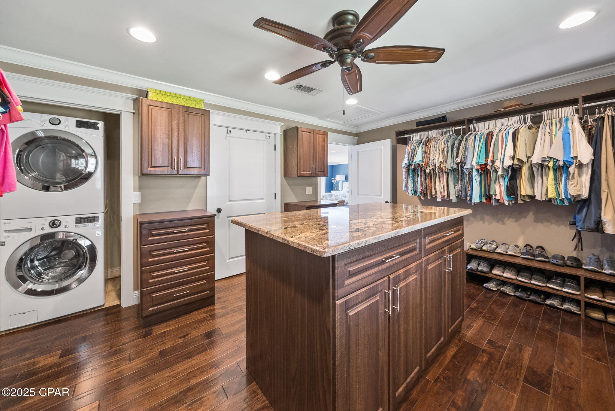 Listing photo id 37 for 3045 30th Court