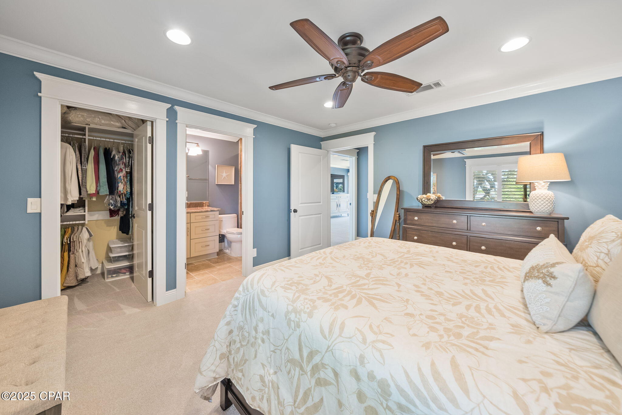 Listing photo id 46 for 3045 30th Court