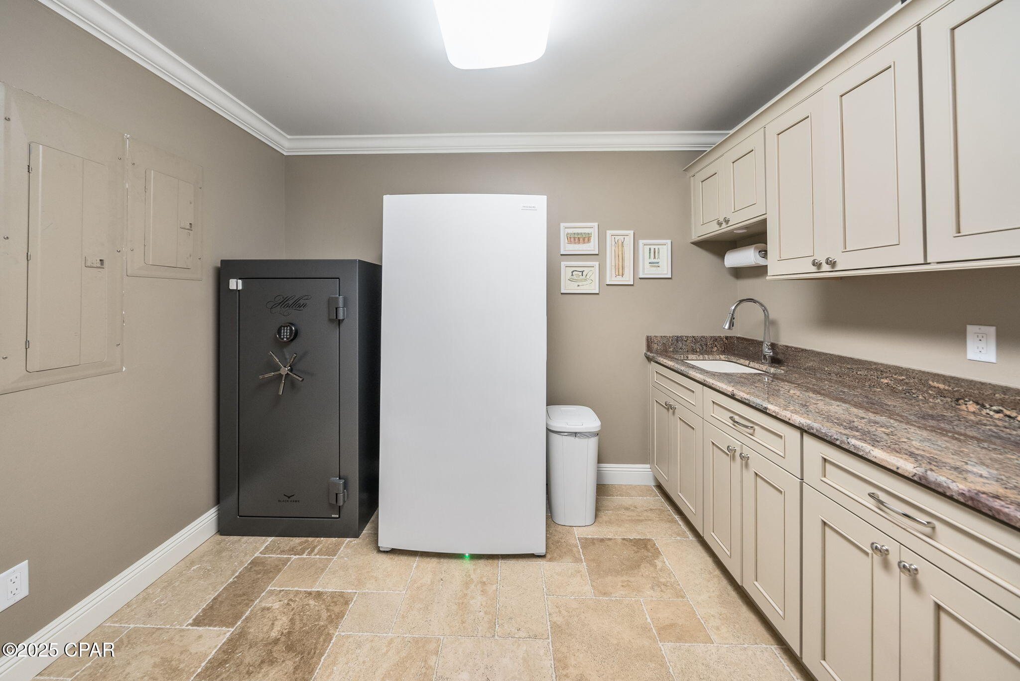 Listing photo id 49 for 3045 30th Court