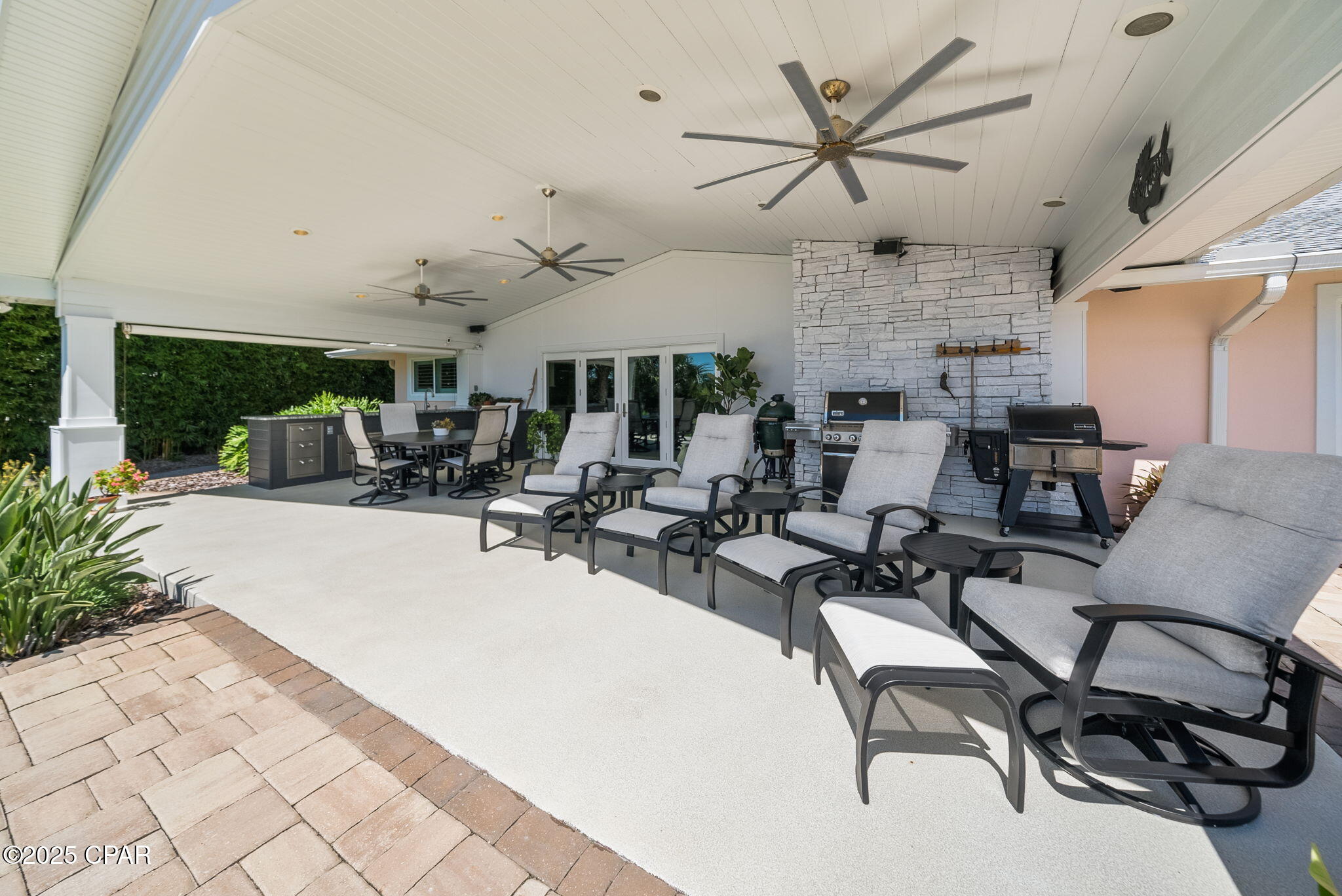 Listing photo id 50 for 3045 30th Court