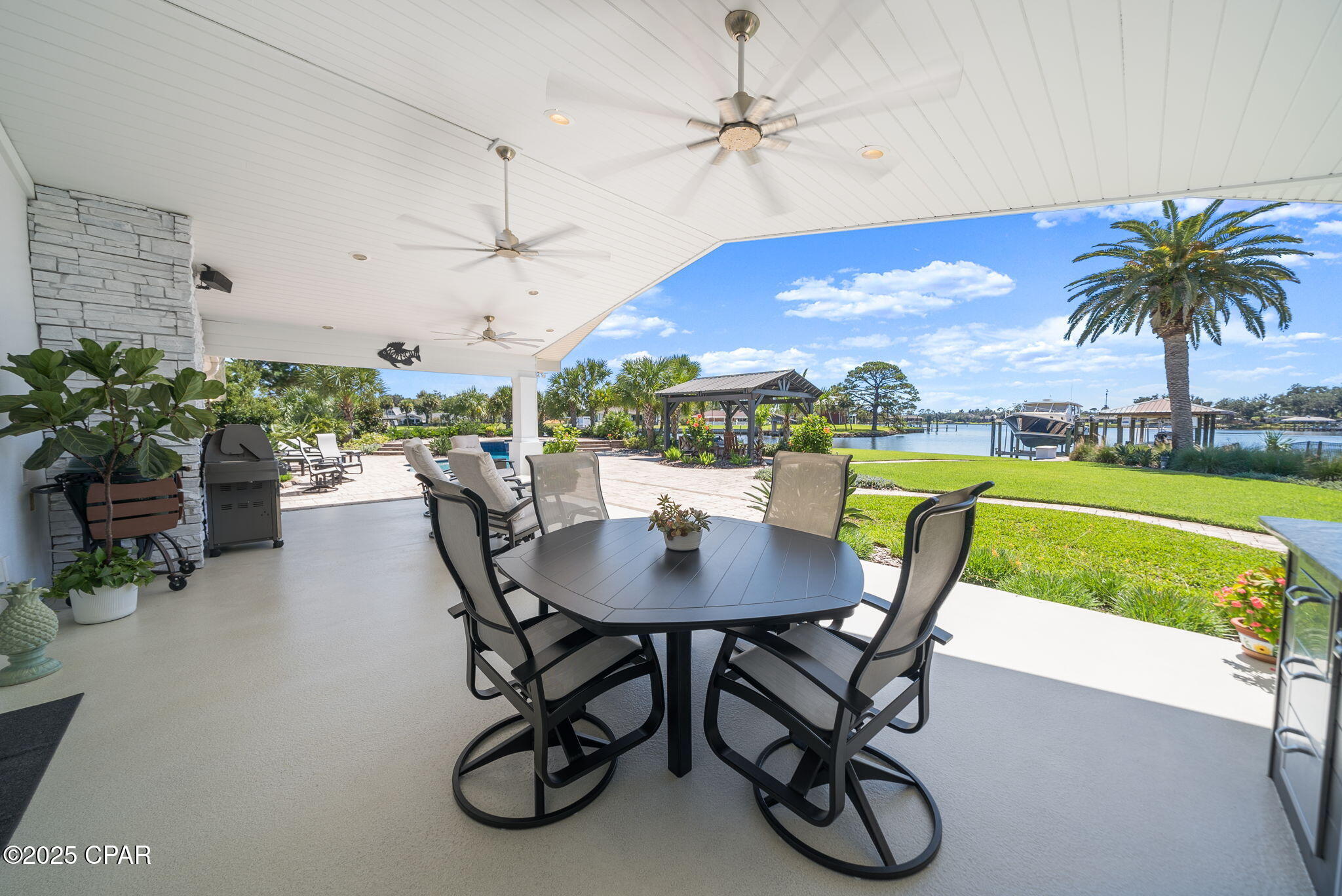 Listing photo id 52 for 3045 30th Court