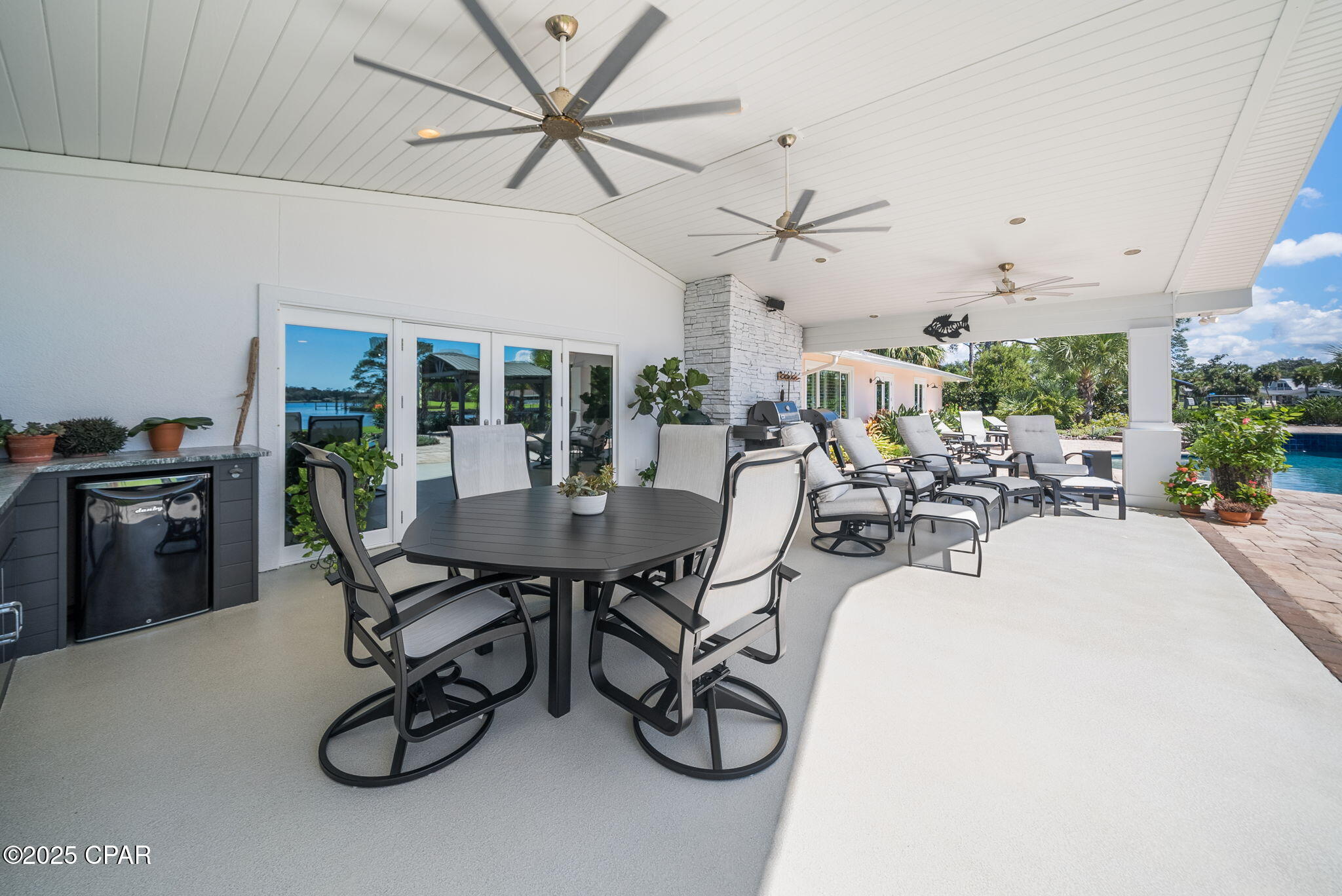 Listing photo id 53 for 3045 30th Court