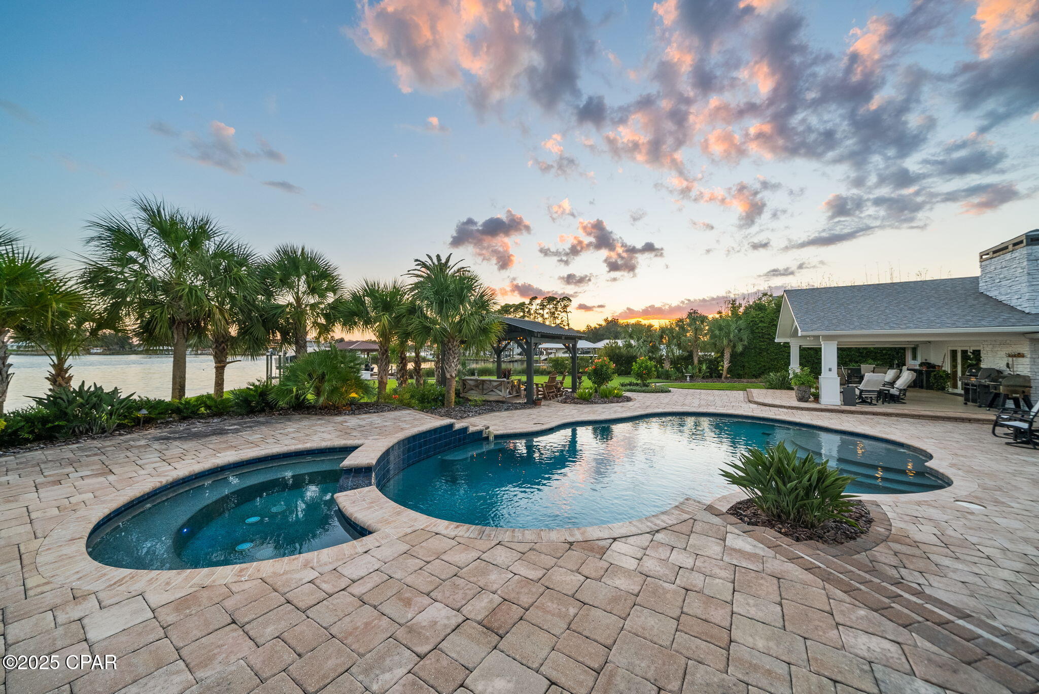 Listing photo id 63 for 3045 30th Court