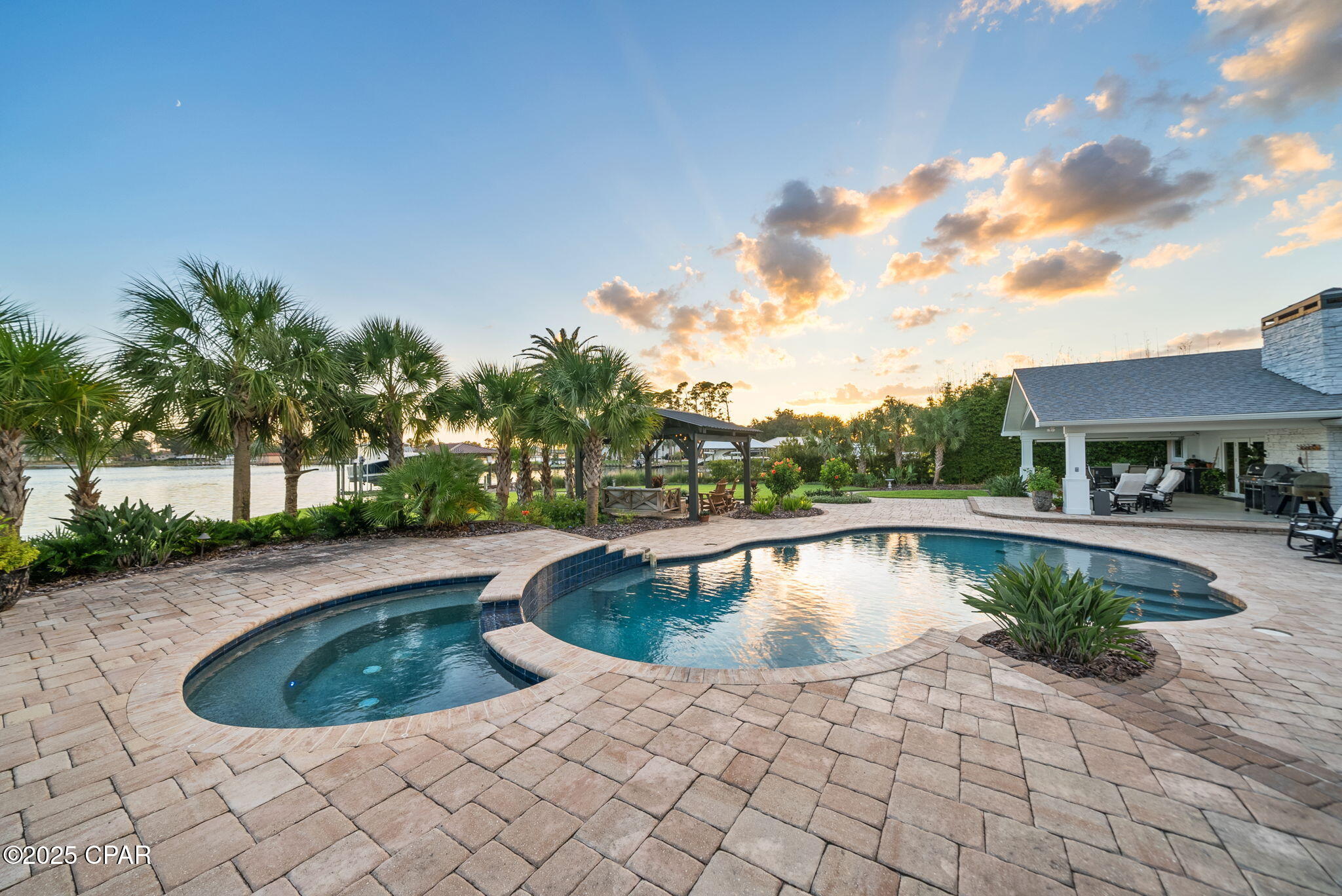 Listing photo id 64 for 3045 30th Court