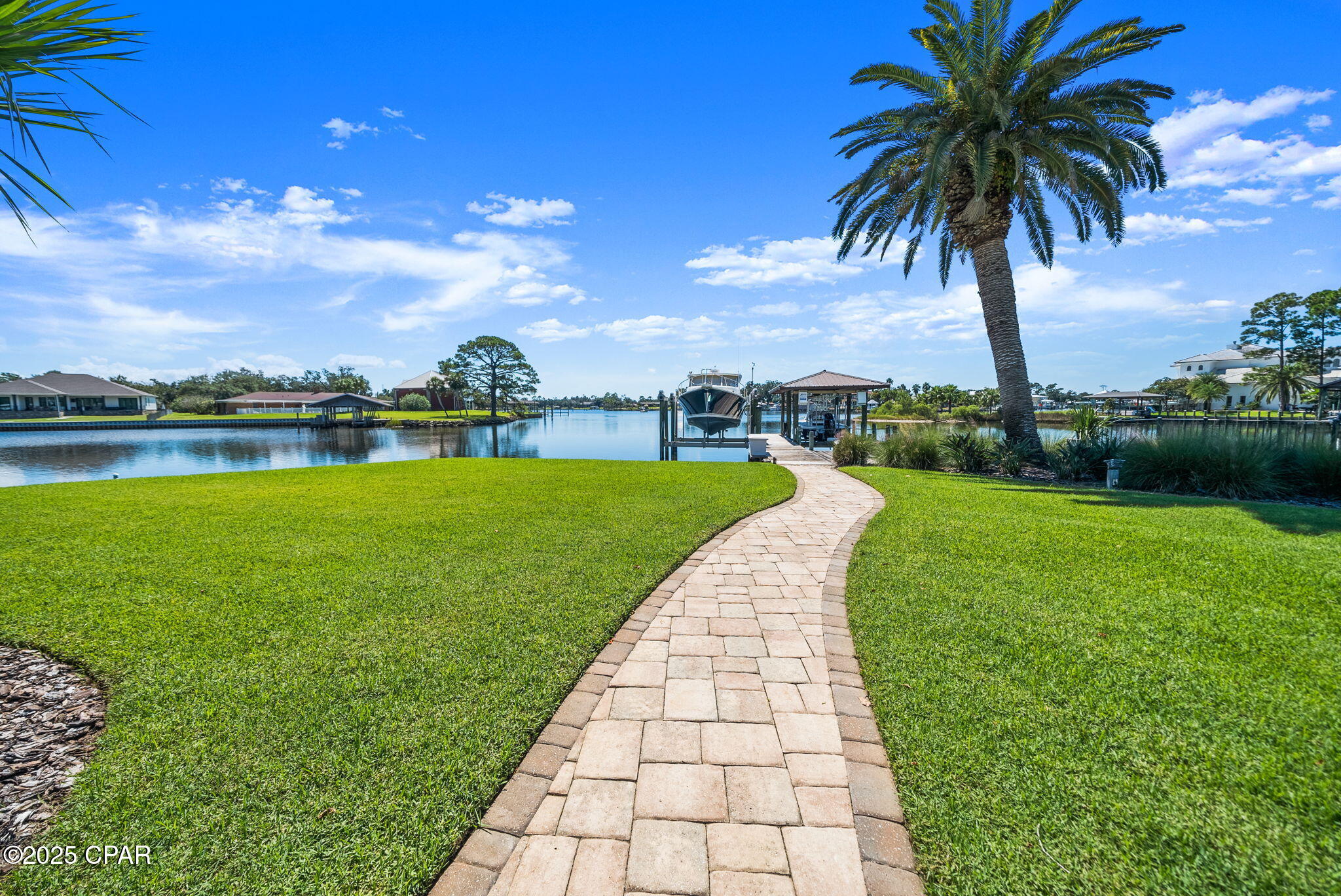 Listing photo id 70 for 3045 30th Court