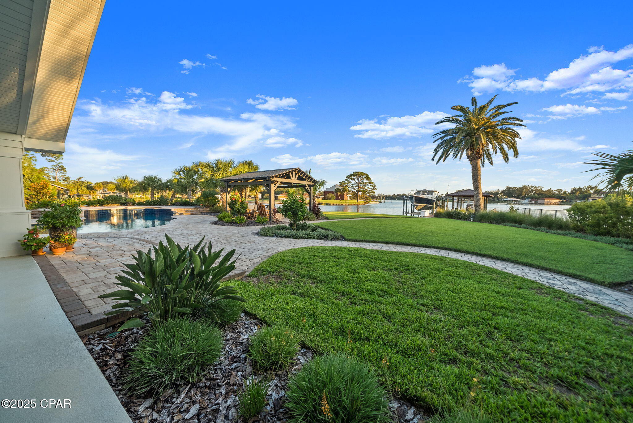 Listing photo id 73 for 3045 30th Court