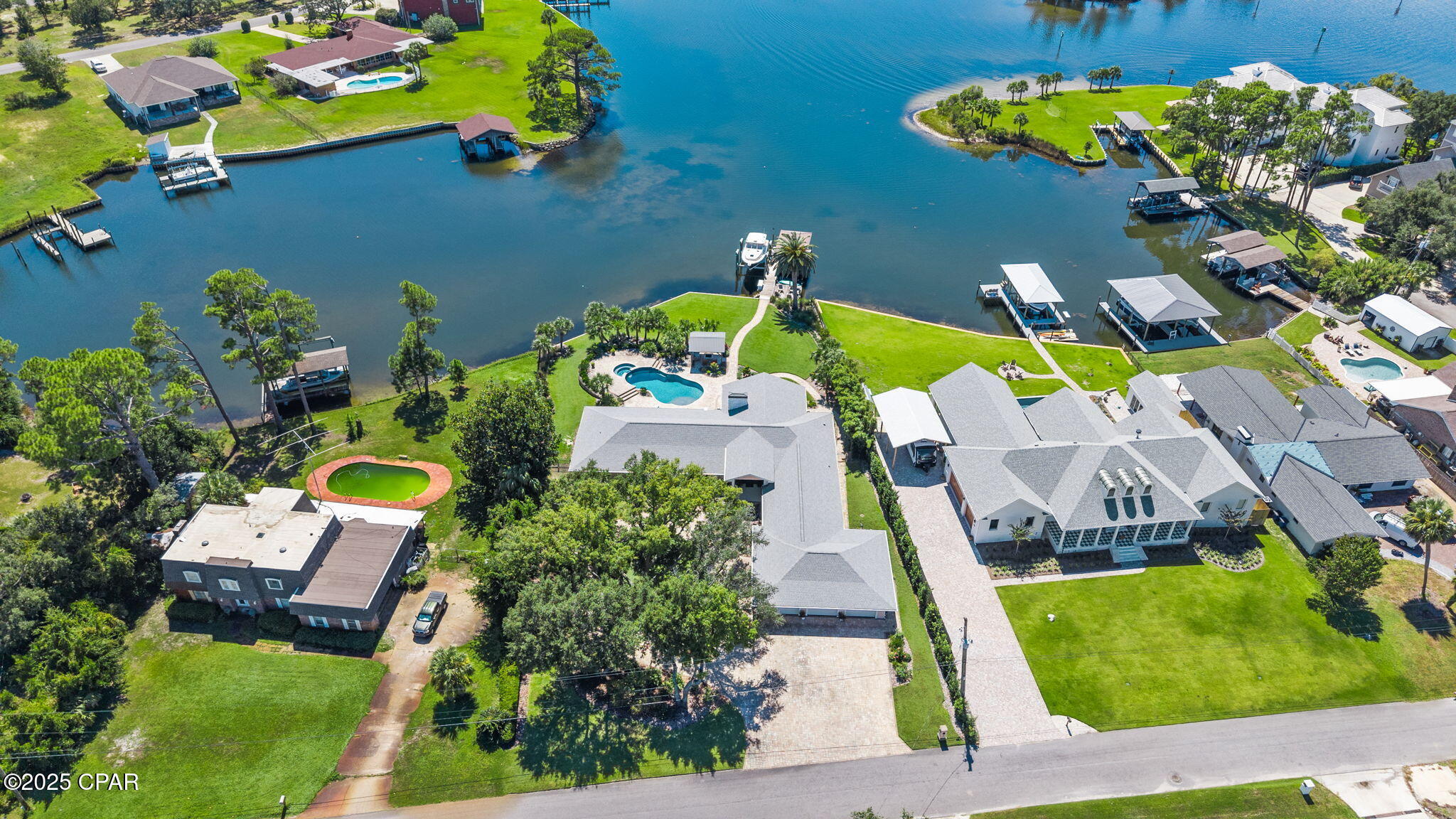 Listing photo id 79 for 3045 30th Court