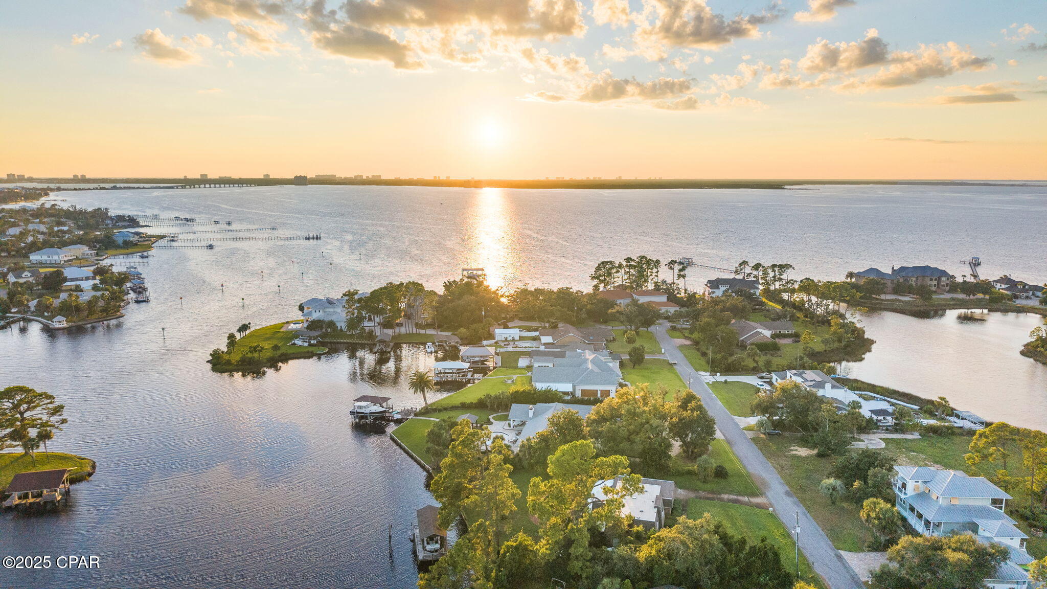 Listing photo id 84 for 3045 30th Court