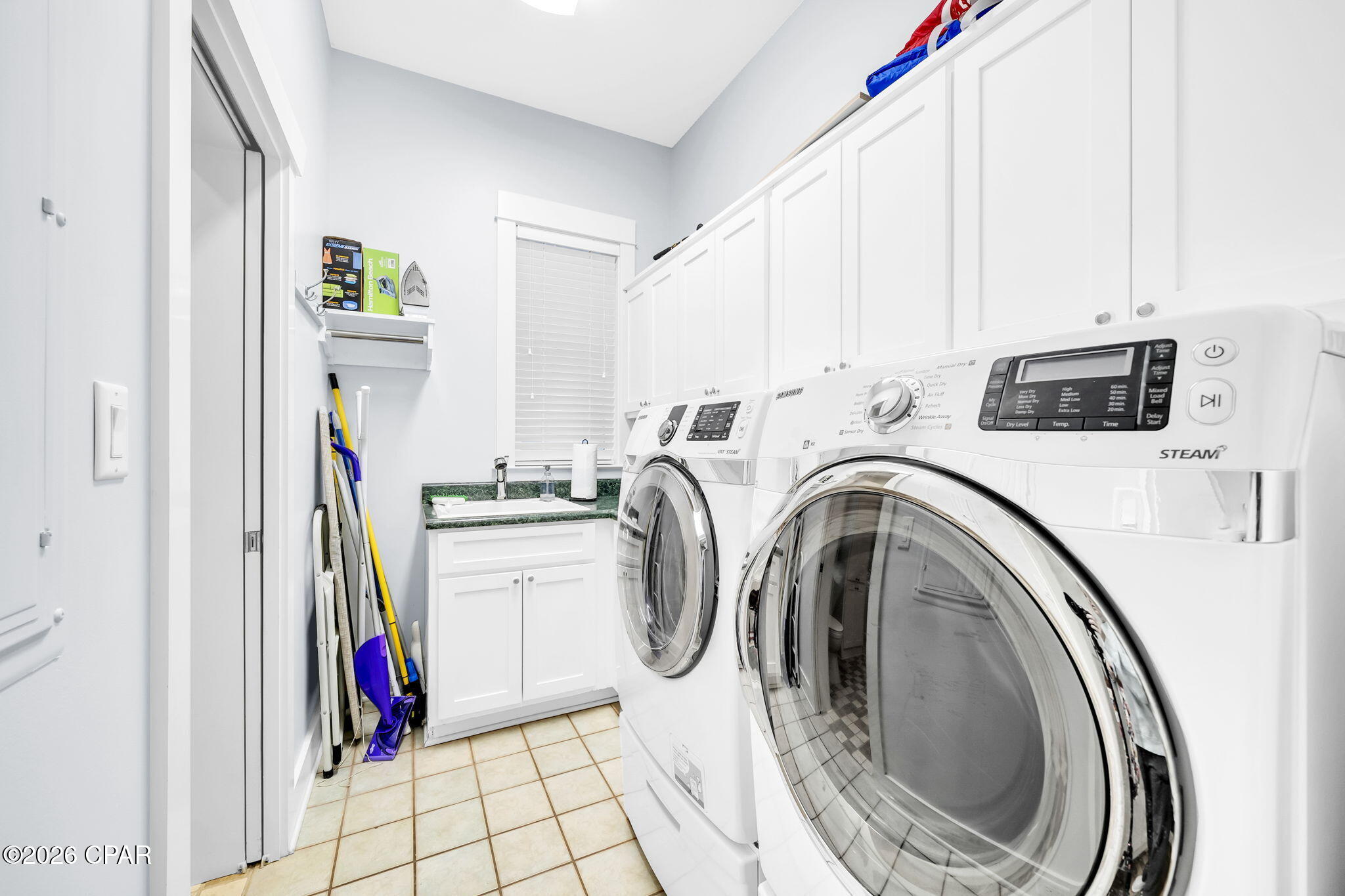 Listing photo id 12 for 207 Village Way