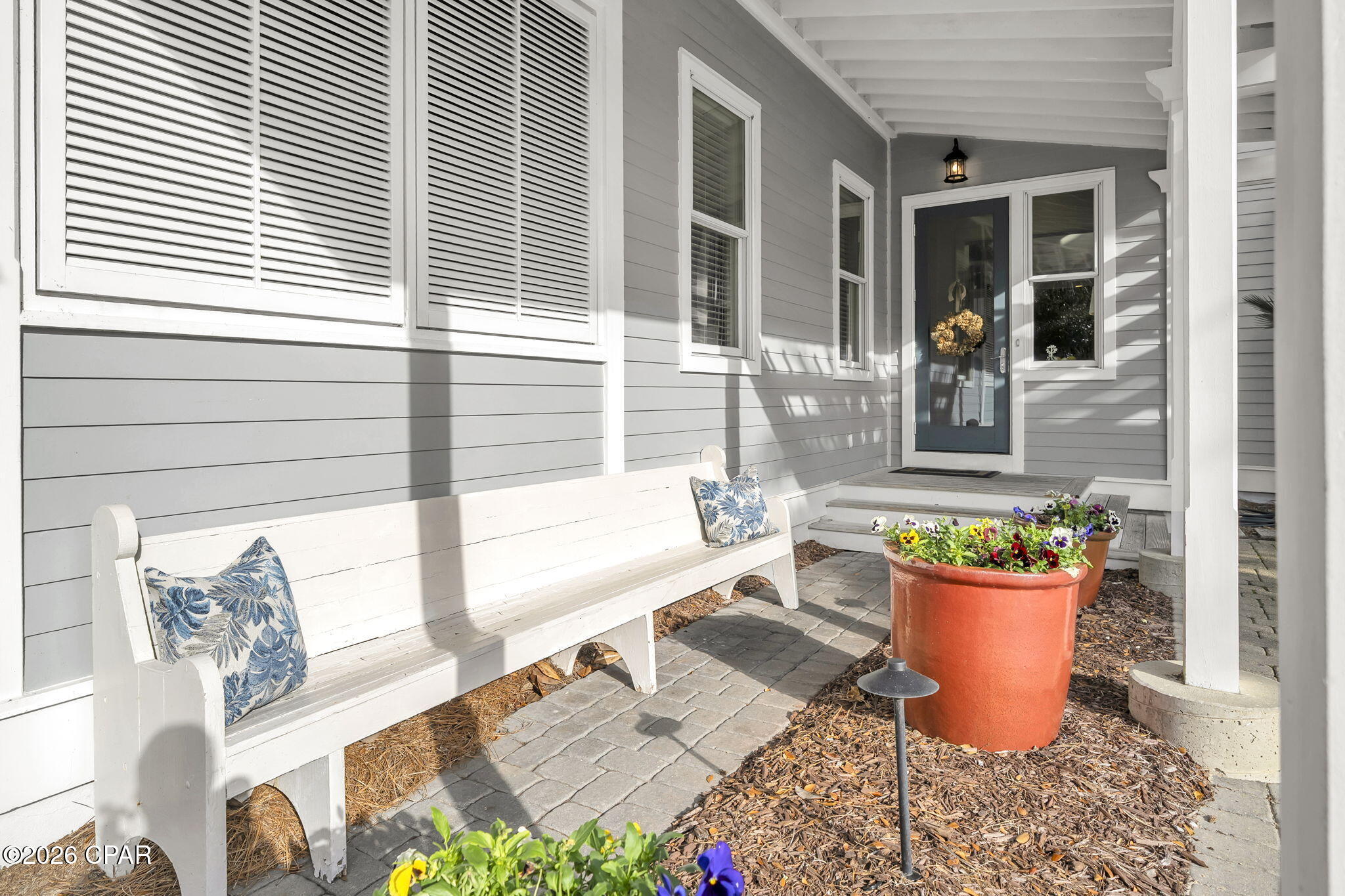 Listing photo id 3 for 207 Village Way