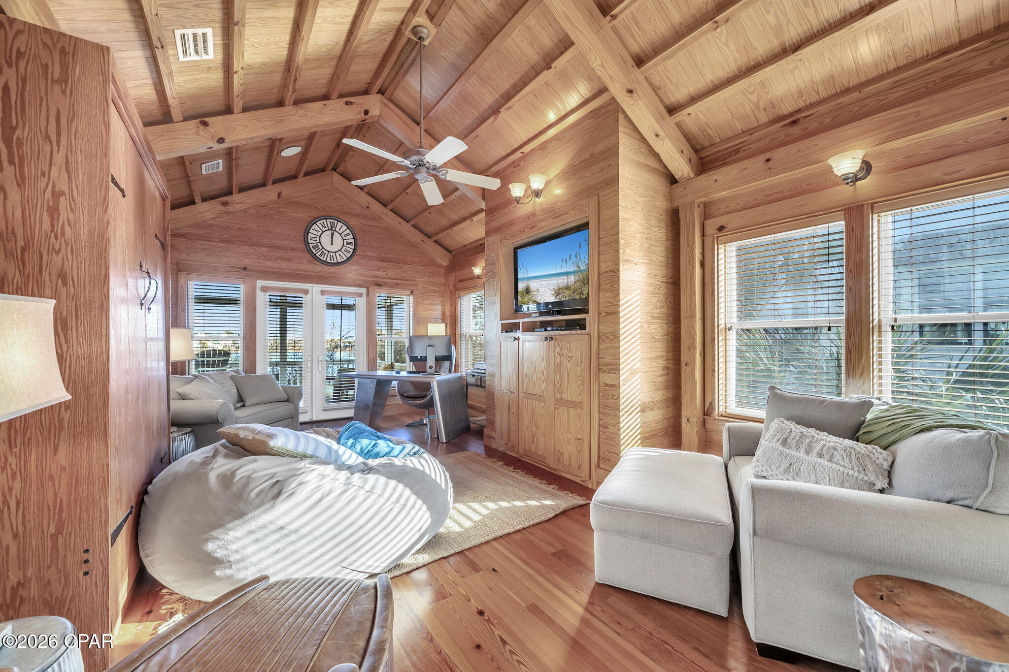 Listing photo id 36 for 207 Village Way