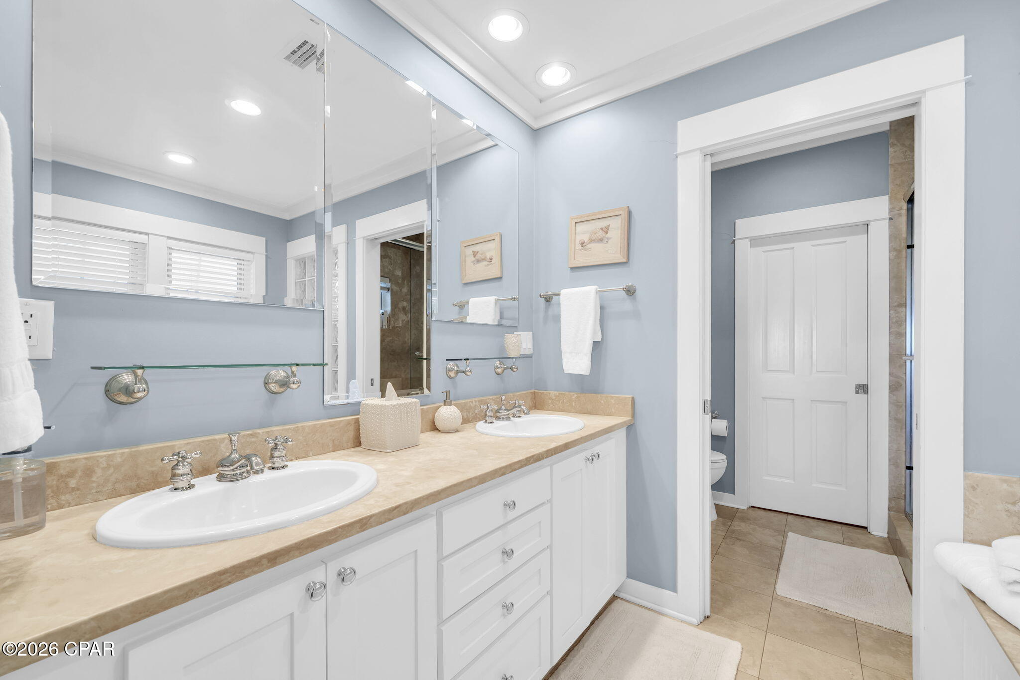 Listing photo id 44 for 207 Village Way