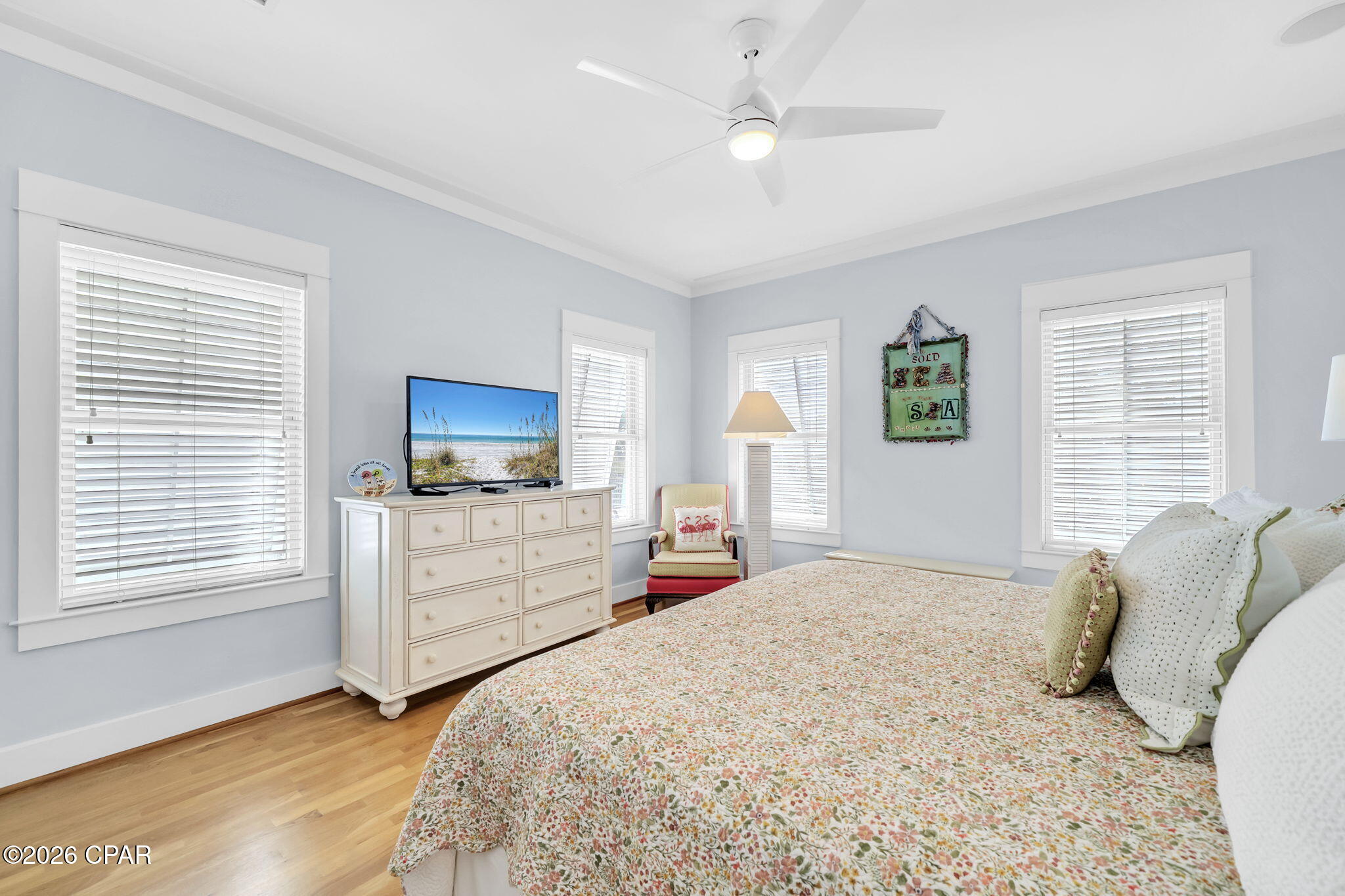 Listing photo id 48 for 207 Village Way