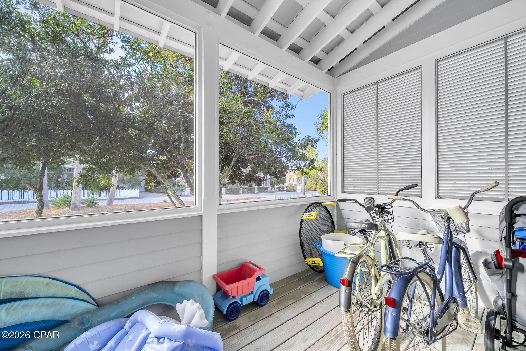 Listing photo id 9 for 207 Village Way