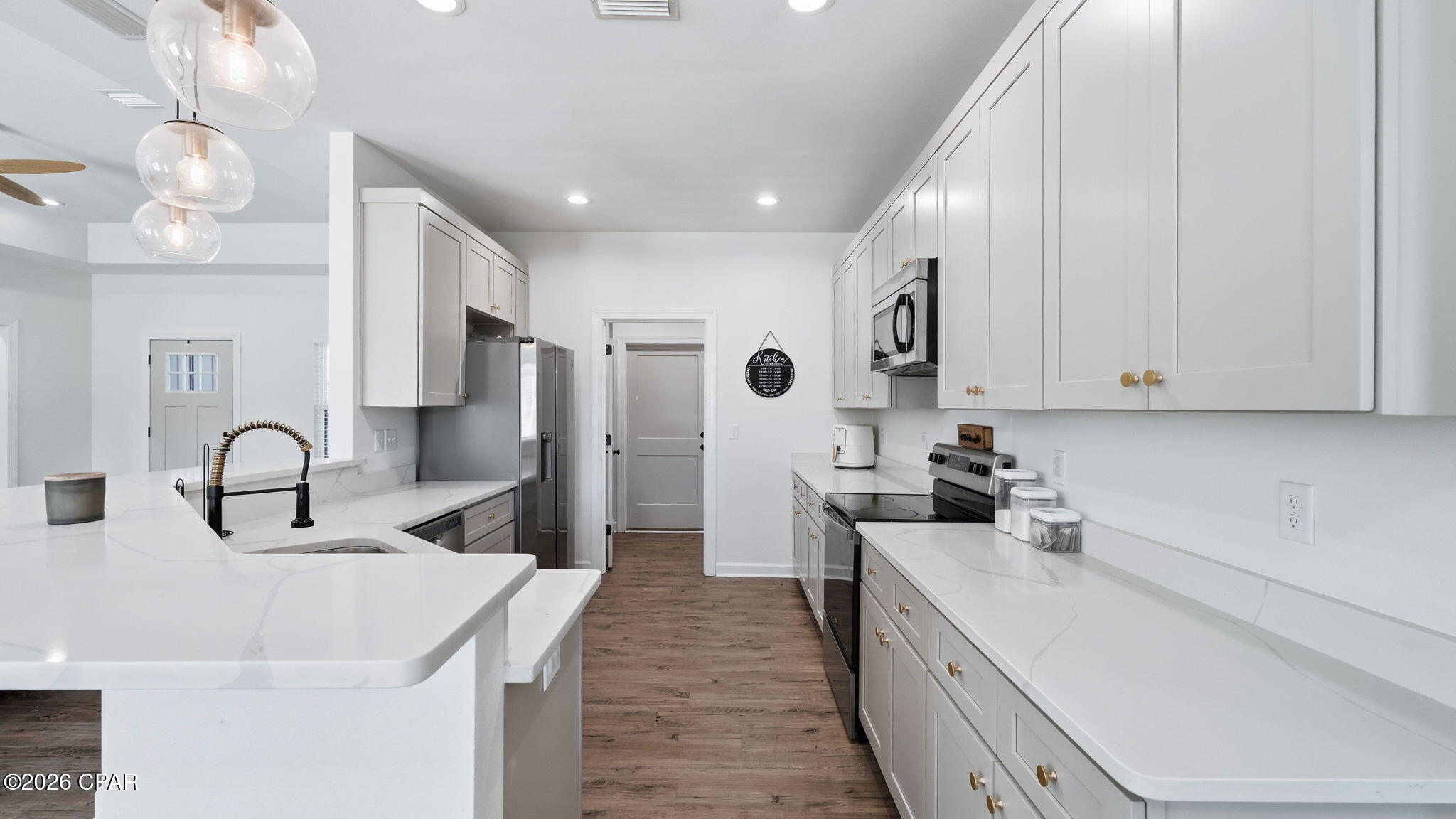 Listing photo id 12 for 705 8th Street