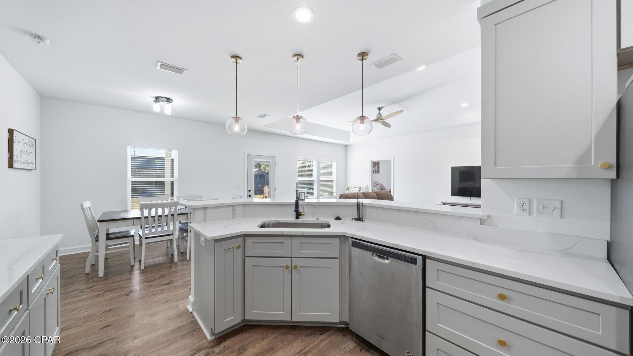 Listing photo id 13 for 705 8th Street
