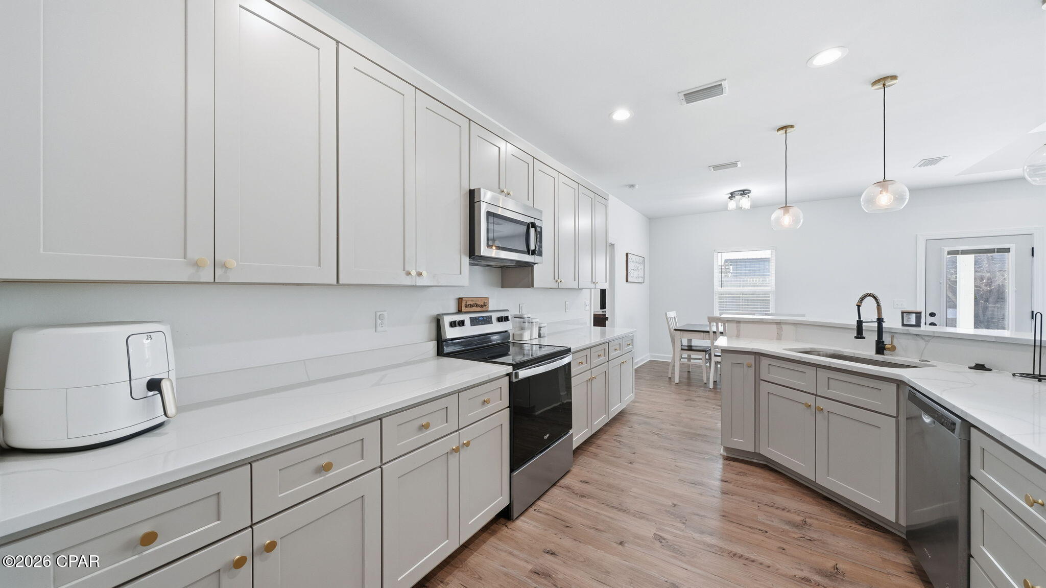 Listing photo id 14 for 705 8th Street