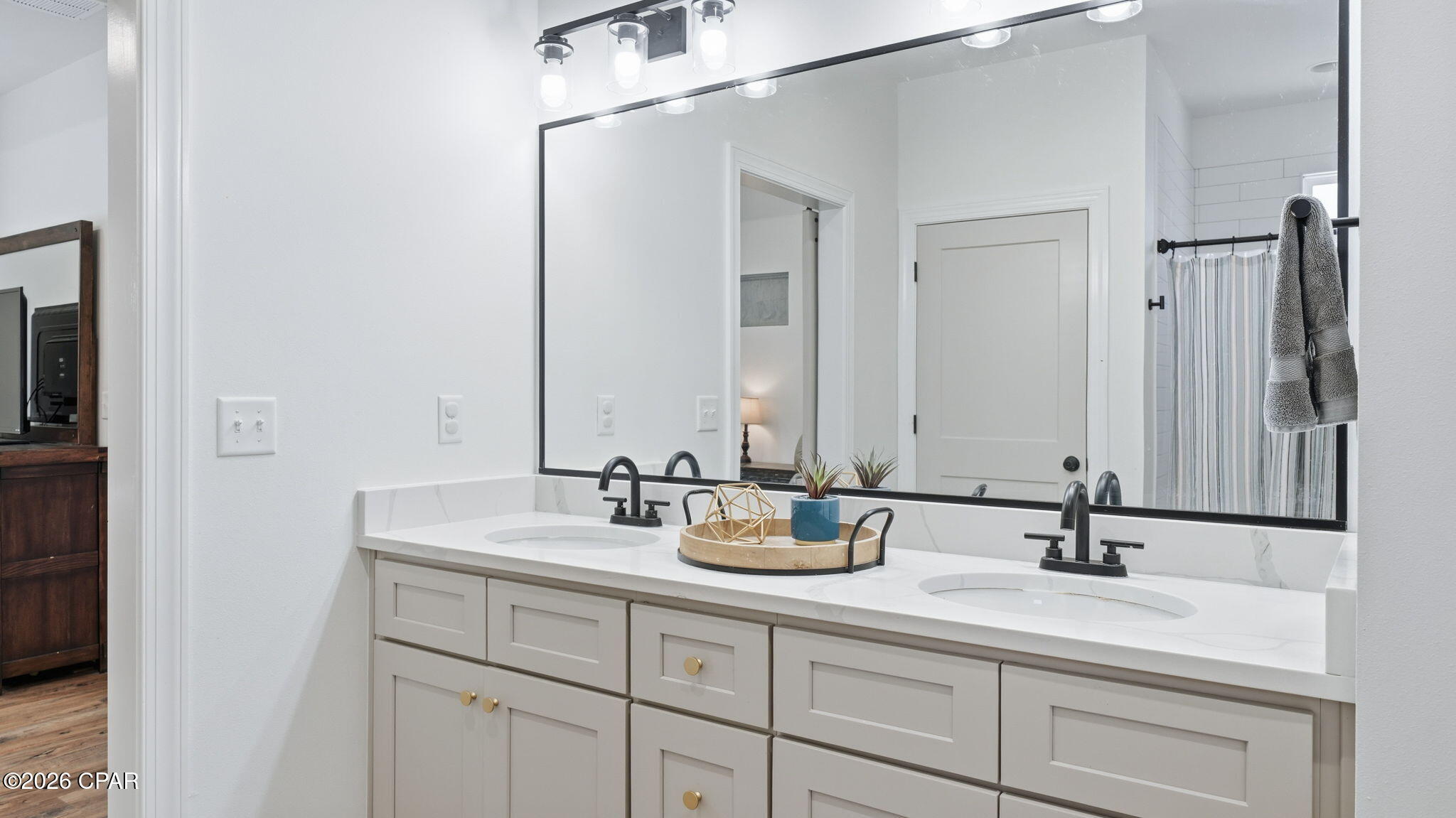 Listing photo id 28 for 705 8th Street