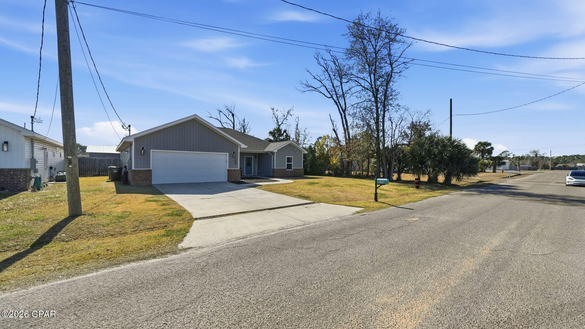 Listing photo id 5 for 705 8th Street
