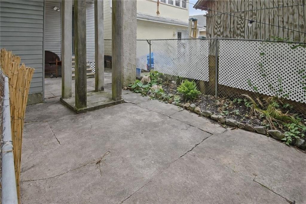 939-941A Picheloup Place