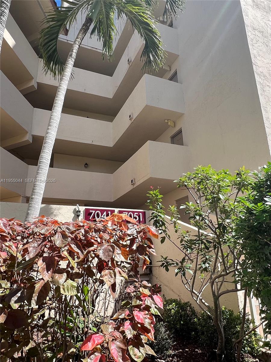 Impressive exterior facade at 7051 Environ Blvd - Condo in Lauderhill