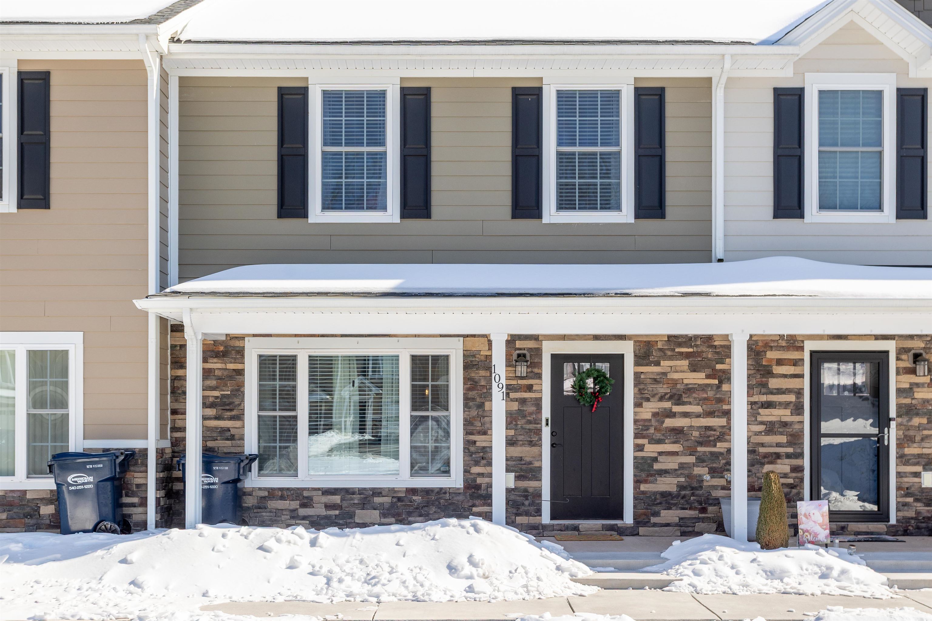 1091 BLUEMOON DR exterior