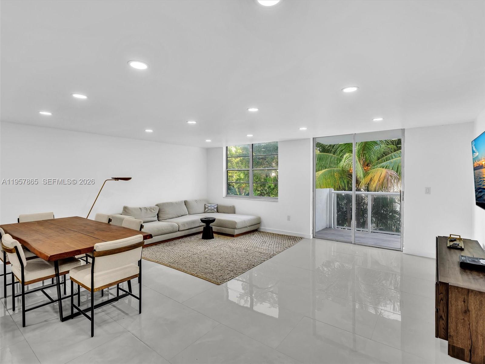 10000 Plaza Condo-South T