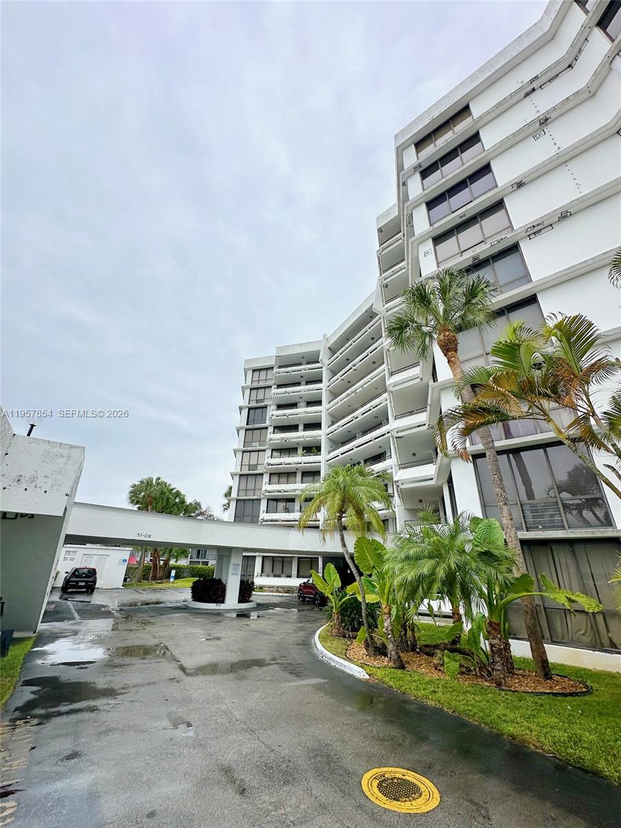 Towers Of Kendale Lakes C