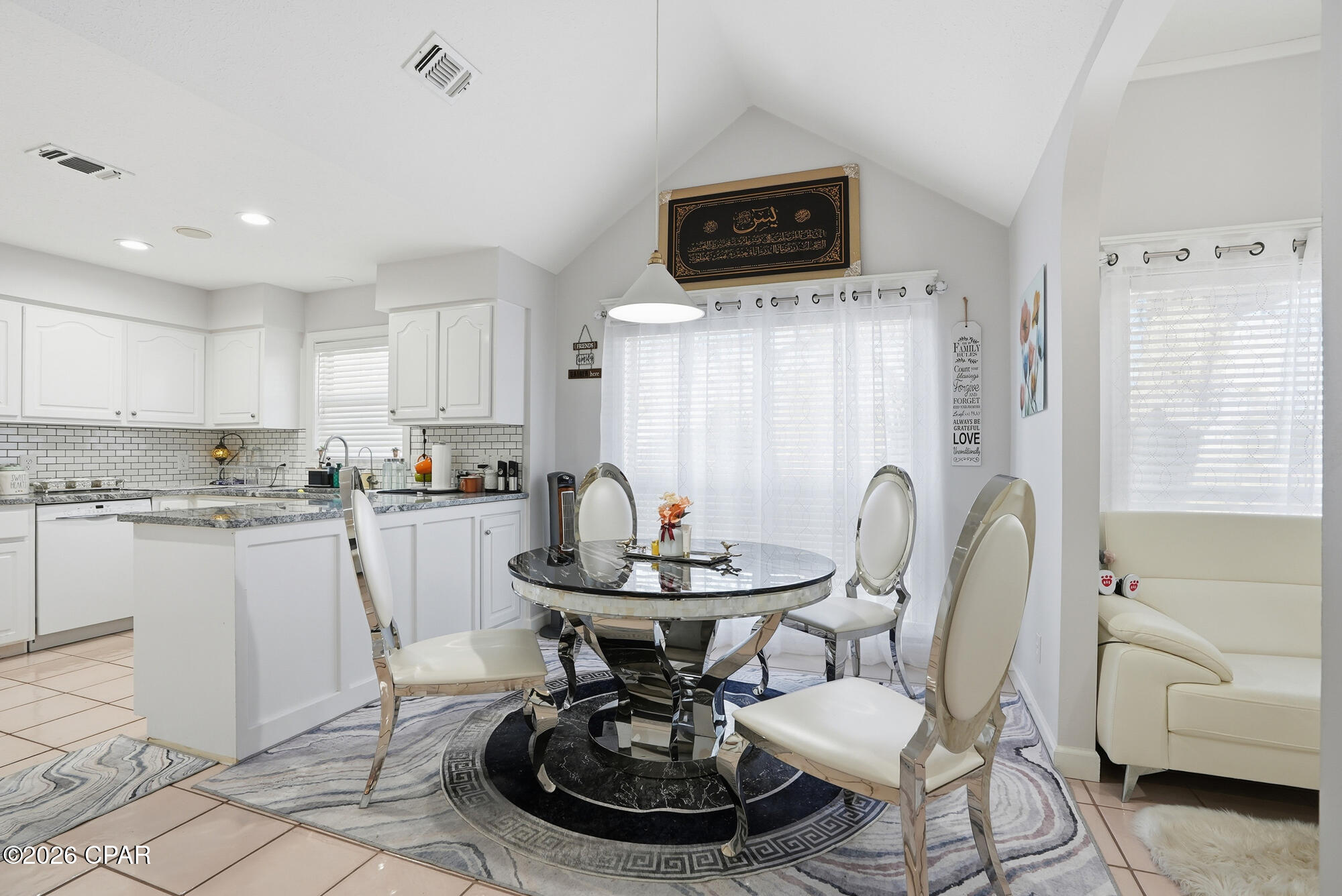 Image 16 For 2400 Bayview Avenue