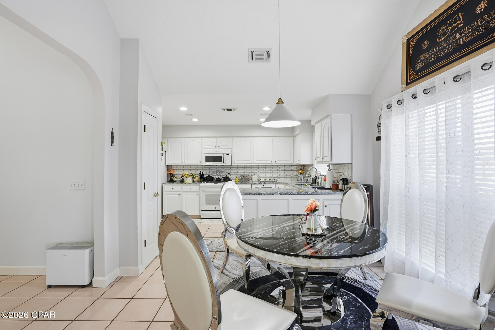 Image 17 For 2400 Bayview Avenue