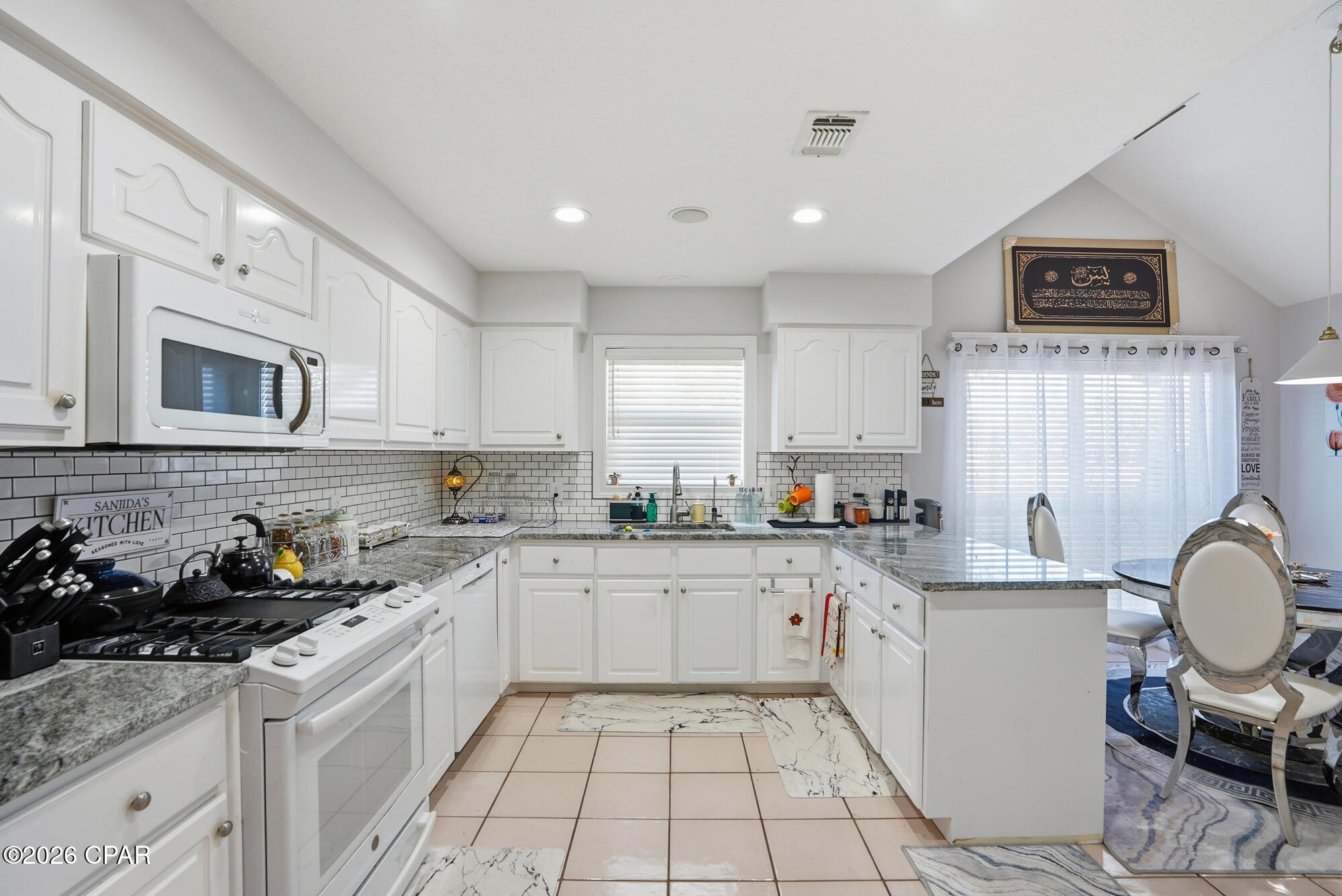 Image 19 For 2400 Bayview Avenue