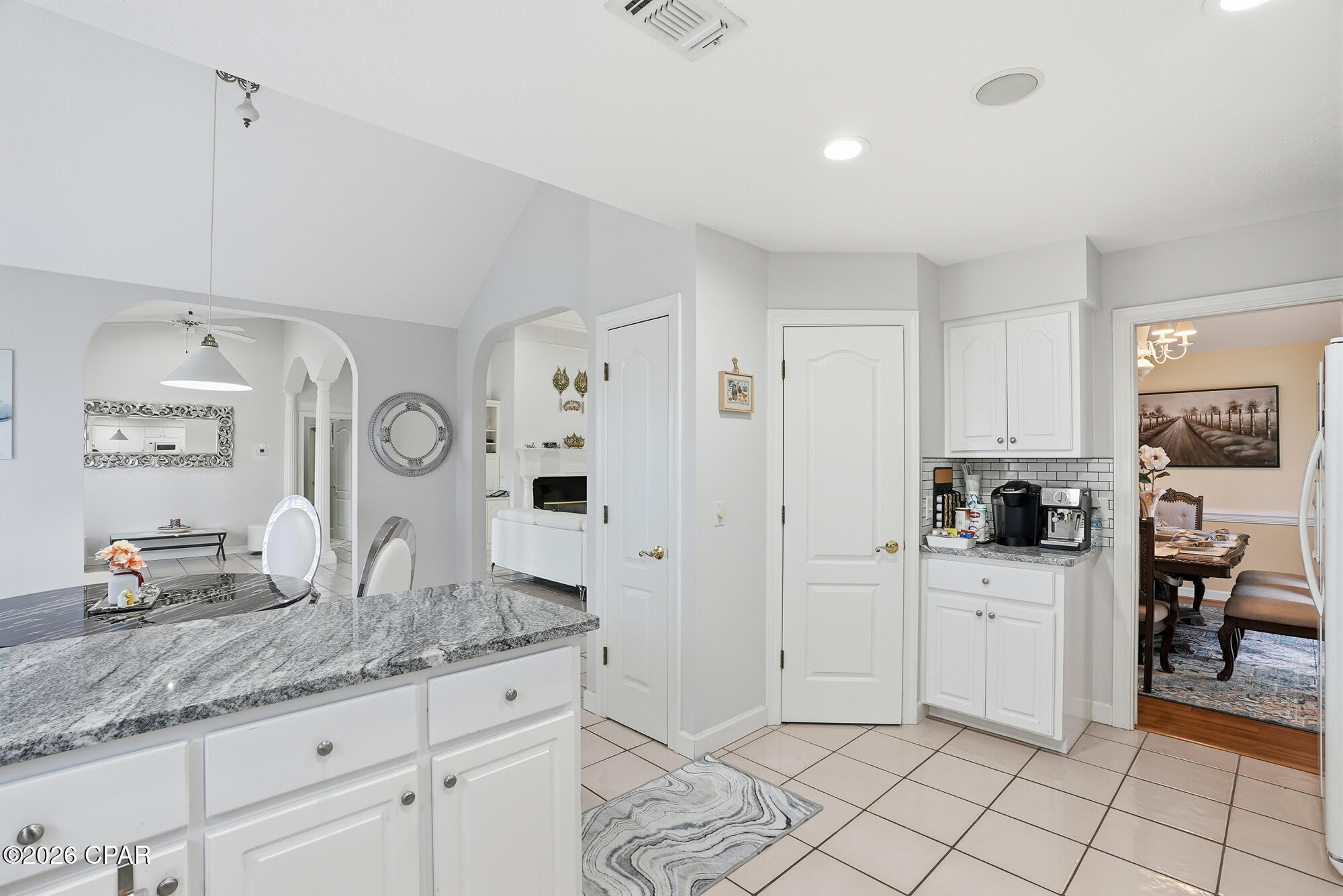 Image 20 For 2400 Bayview Avenue