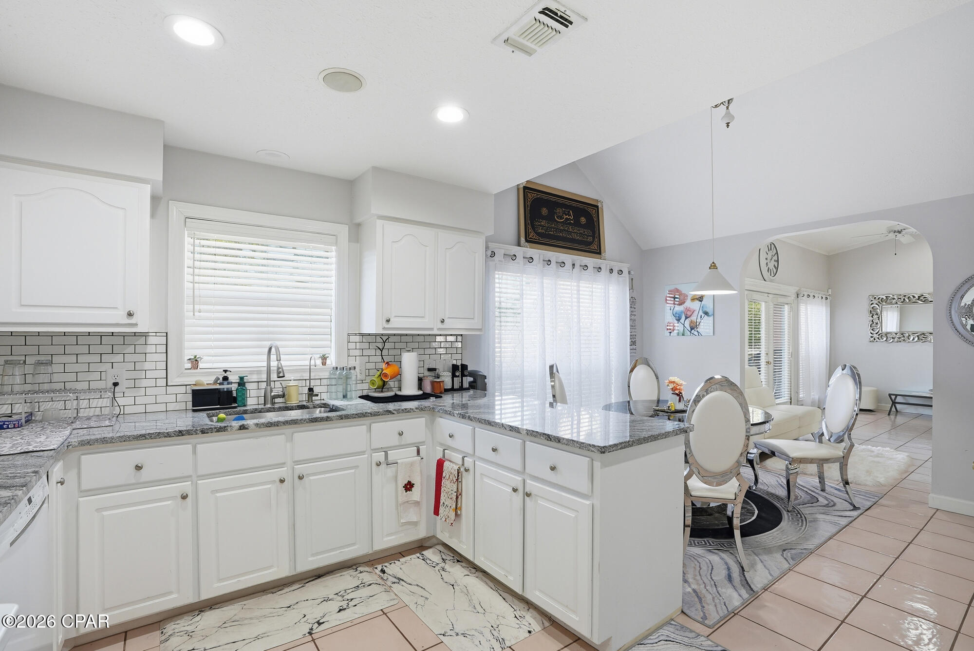 Image 21 For 2400 Bayview Avenue