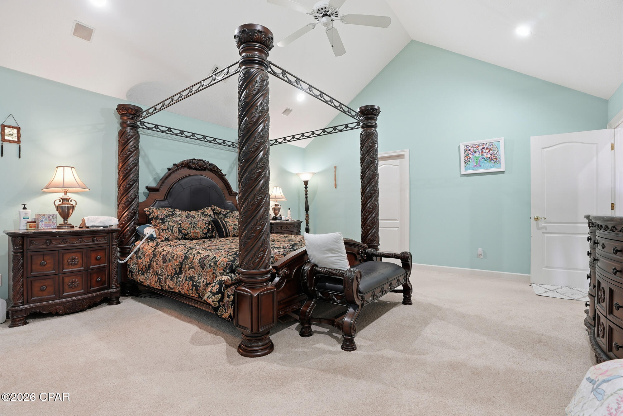 Image 26 For 2400 Bayview Avenue