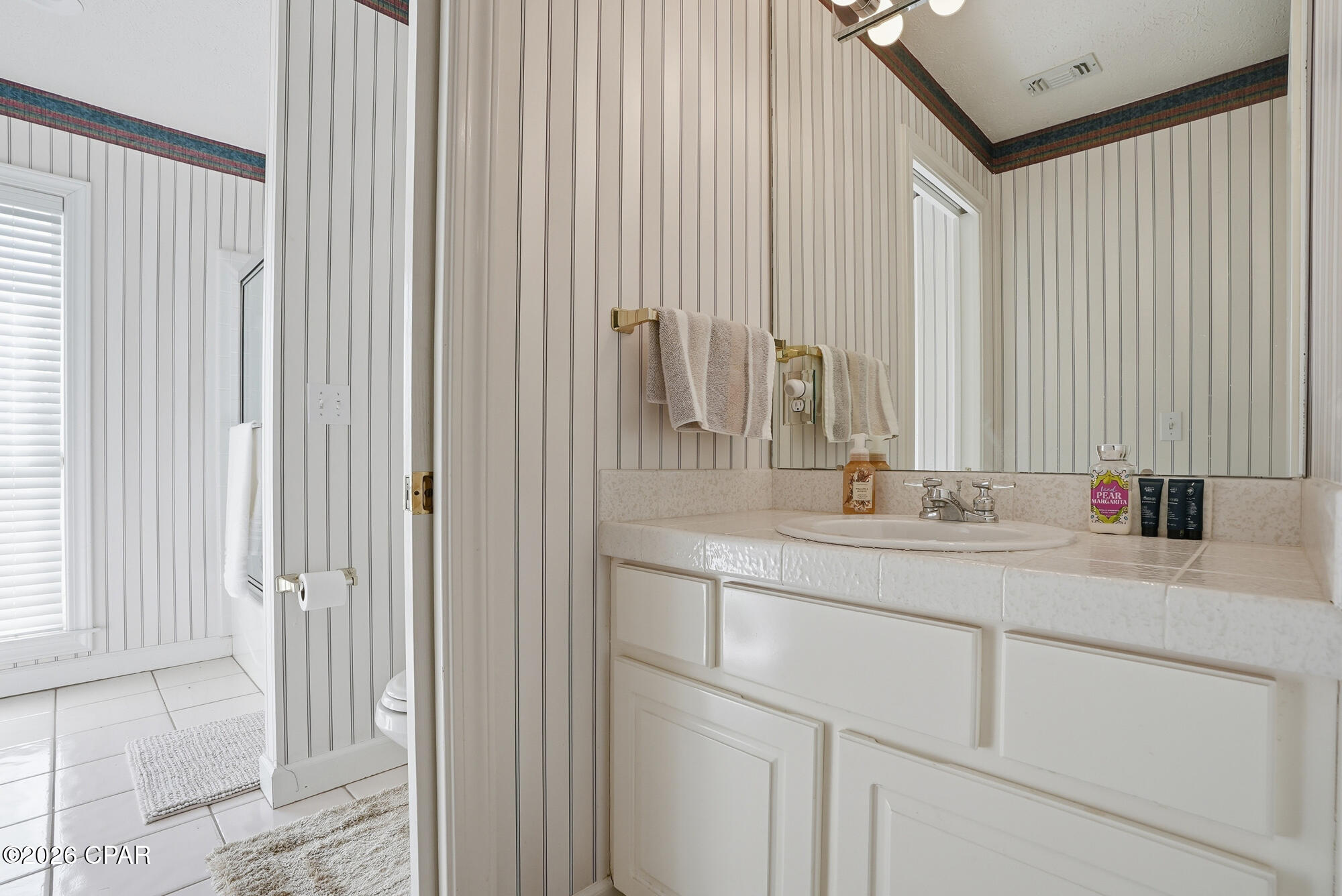 Image 36 For 2400 Bayview Avenue