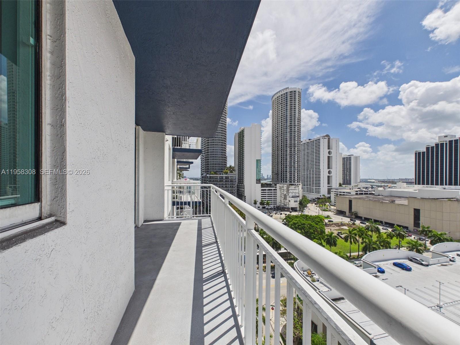 275 NE 18th St 1404