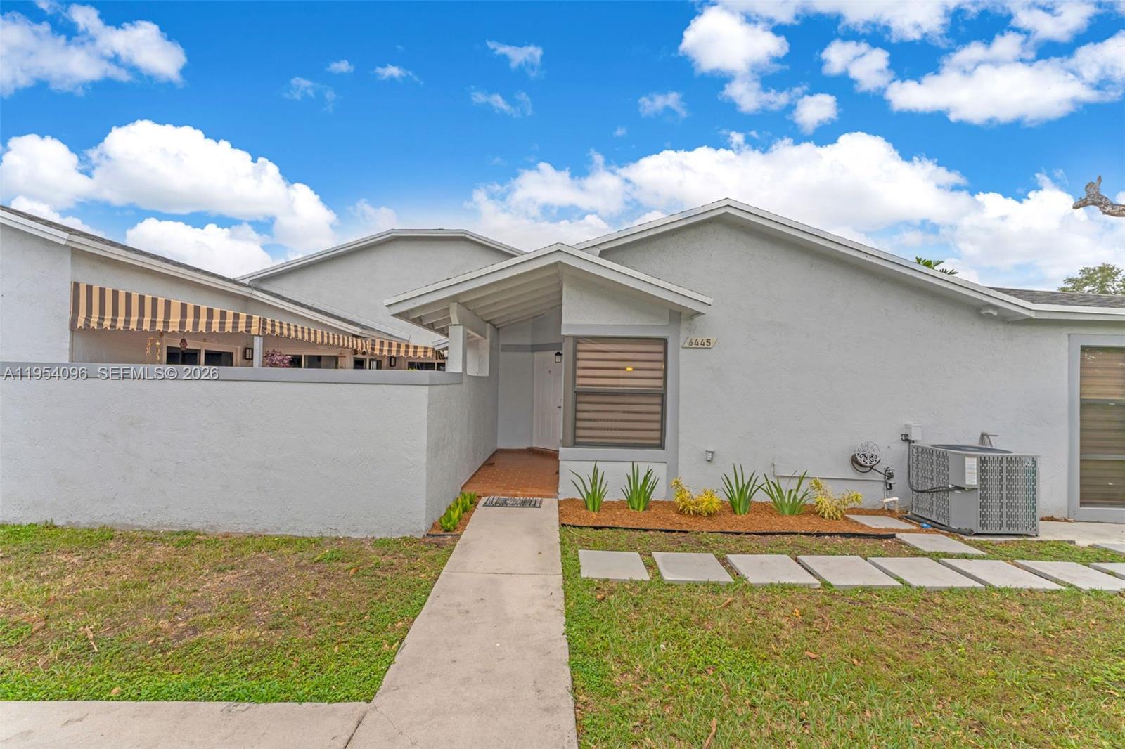 Westwind Lakes Garden Hom