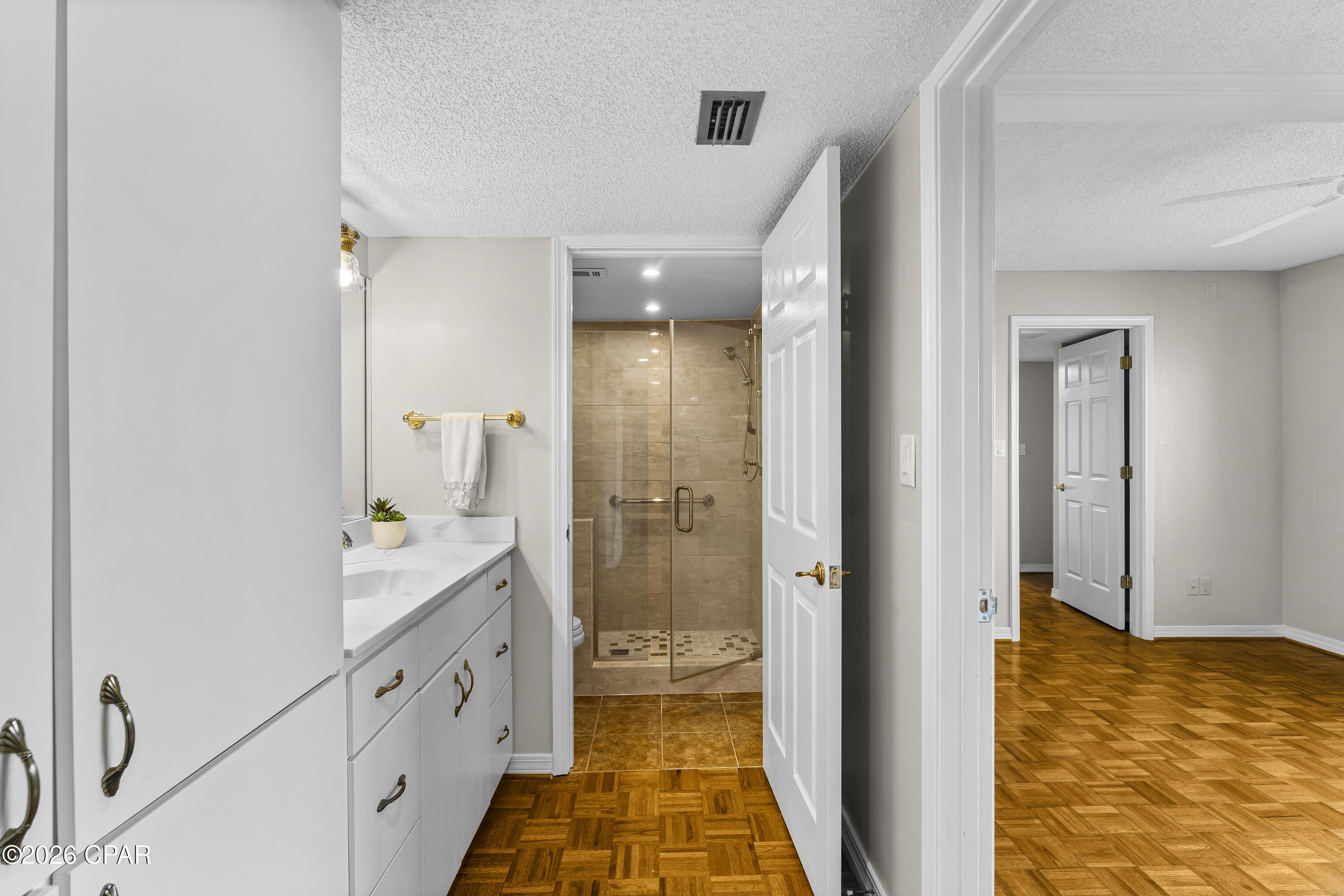 Image 26 For 100 Cherry Street 604