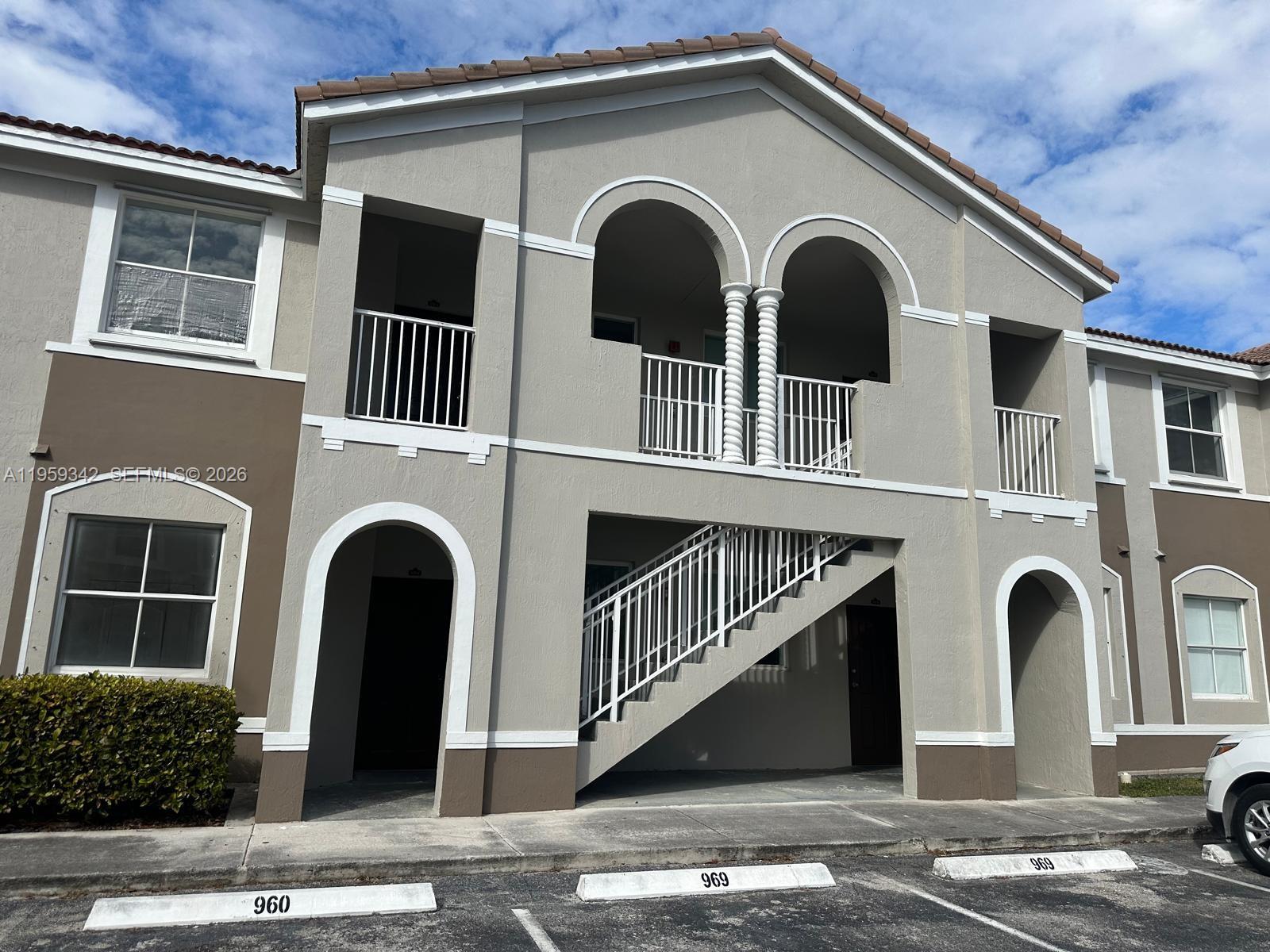1st Floor unit with fenced patio.2 Bedrooms, 2 baths condo in Keys Cove. Standard cable tv is included in maintenance. Amenities include swimming pool and bbq area. 2 assigned parking spaces.Must see!
