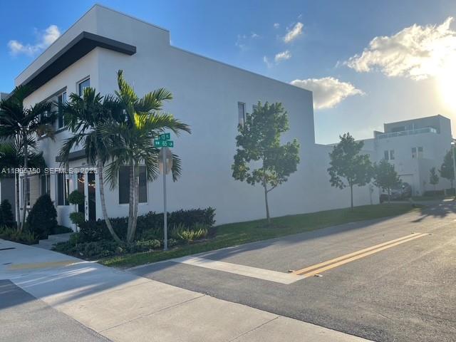 Landmark At Doral Central