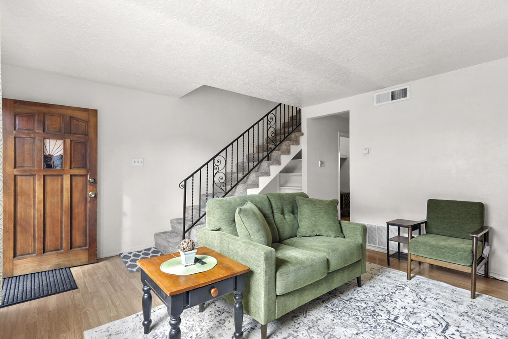 1121 Chelwood Park Boulevard Unit APT 7, Albuquerque NM 87112