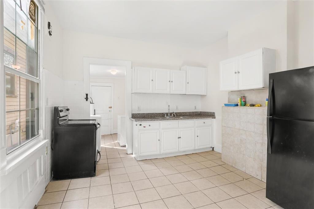 2112-14 Conti Street