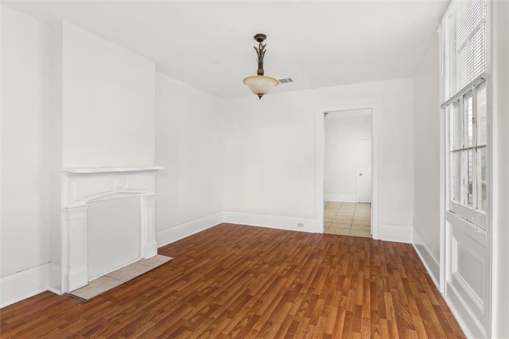 2112-14 Conti Street