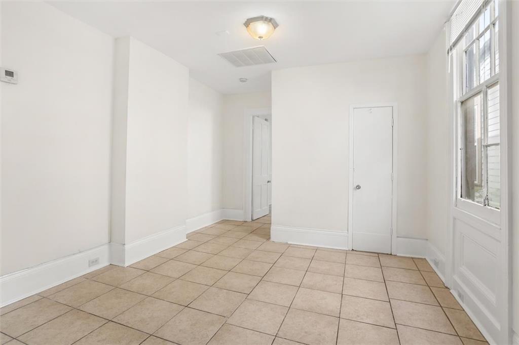 2112-14 Conti Street