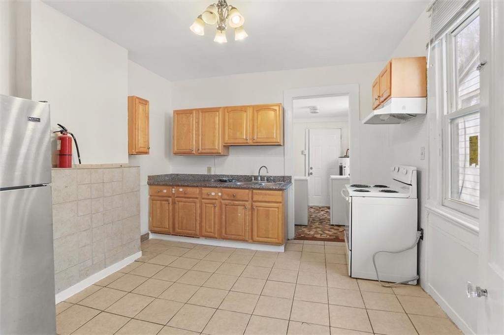 2112-14 Conti Street