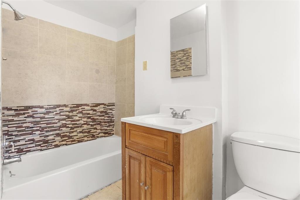 2112-14 Conti Street